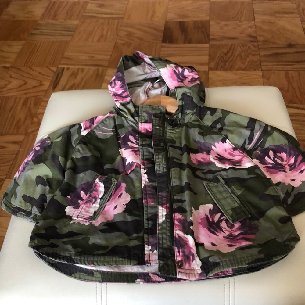Girls GAP Camo & Pink Rose Hooded Poncho